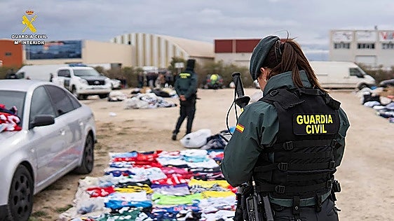 Golpe policial al macro 'top-manta' de Benaguasil
