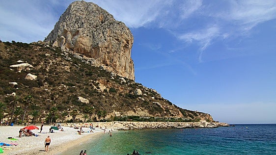 Calp y Oceana apuestan por proteger el entorno del Penyal d'Ifac bajo la figura de reserva marina