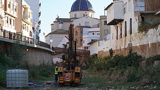 La CHJ inicia los sondeos geotécnicos para completar la mejora del barranco de Chiva
