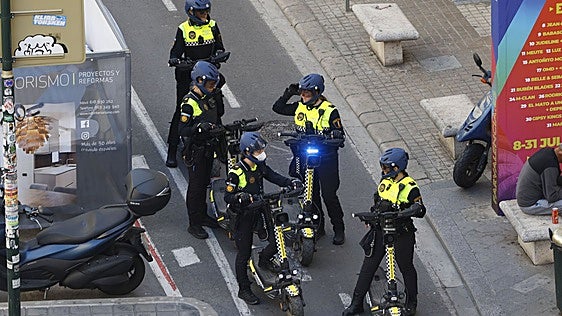 Nuevos requisitos para ciclistas y patinetes en Valencia: La Policía Local difunde los cambios