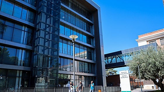 Reabre la UCI del hospital General de Valencia más de tres semanas después de encontrar gérmenes
