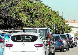 Una cola de coches.