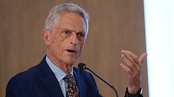 El psiquiatra Luis Rojas Marcos, sobre la dana: «La mayoría de las personas, con el paso de uno o dos años, resistimos y nos adaptamos a la nueva vida»