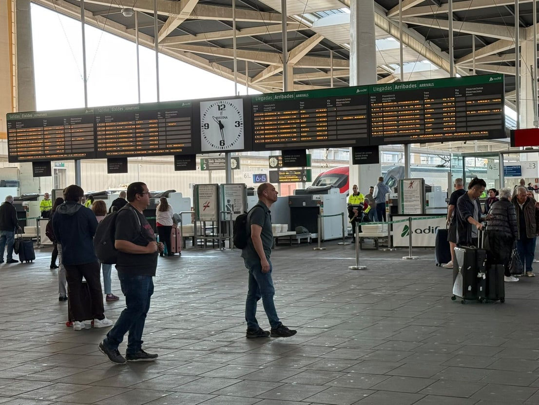 Fotos: Incertidumbre en la estación de Joaquín Sorolla tras el grave accidente de tren en Toledo