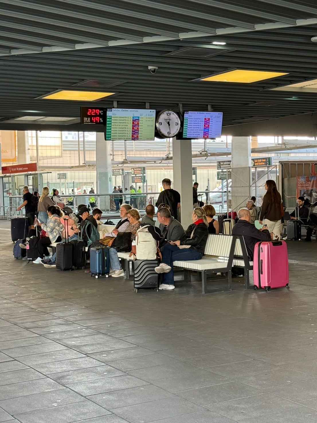 Fotos: Incertidumbre en la estación de Joaquín Sorolla tras el grave accidente de tren en Toledo