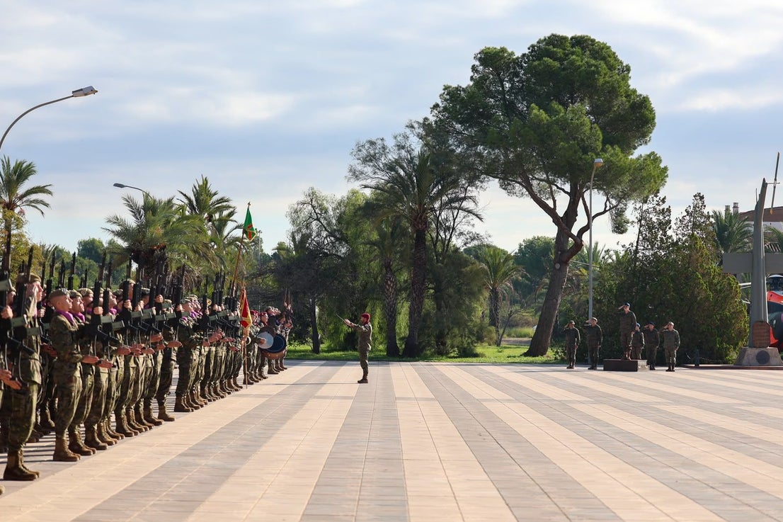 FOTOS | Felipe VI asiste a maniobras militares en Bétera