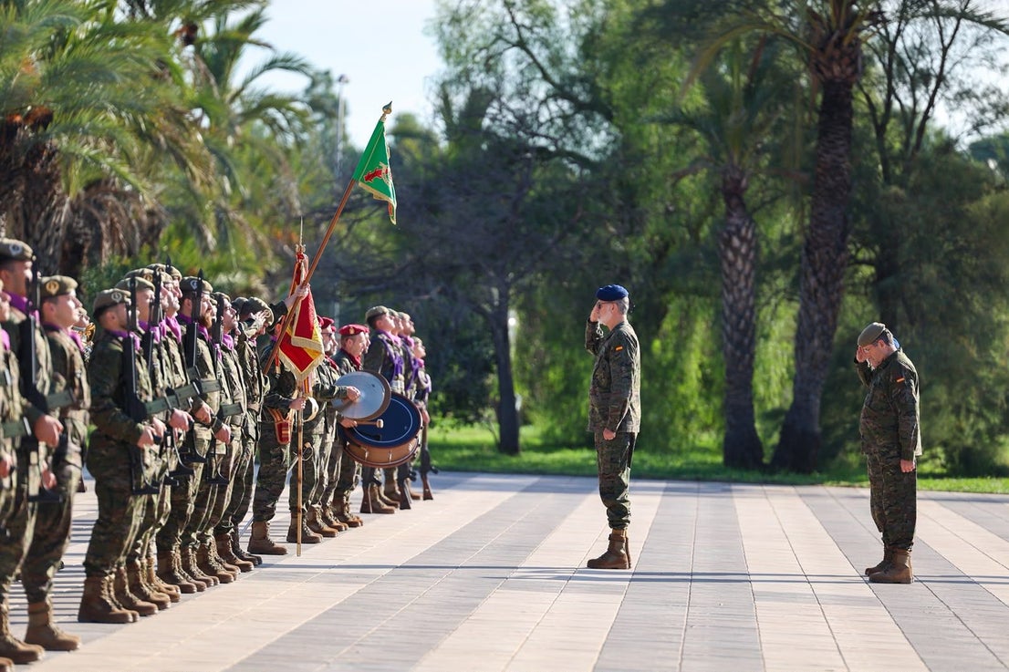 FOTOS | Felipe VI asiste a maniobras militares en Bétera