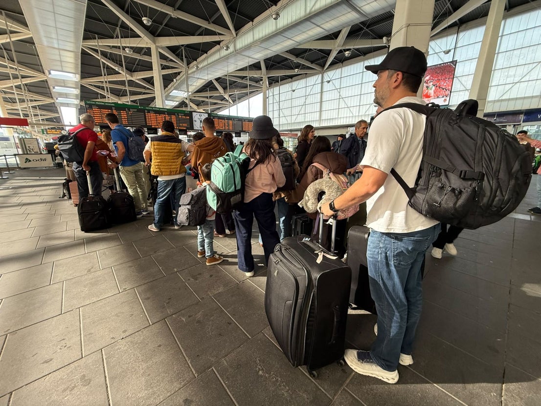 Fotos: Incertidumbre en la estación de Joaquín Sorolla tras el grave accidente de tren en Toledo