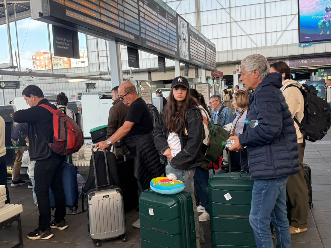 Fotos: Incertidumbre en la estación de Joaquín Sorolla tras el grave accidente de tren en Toledo