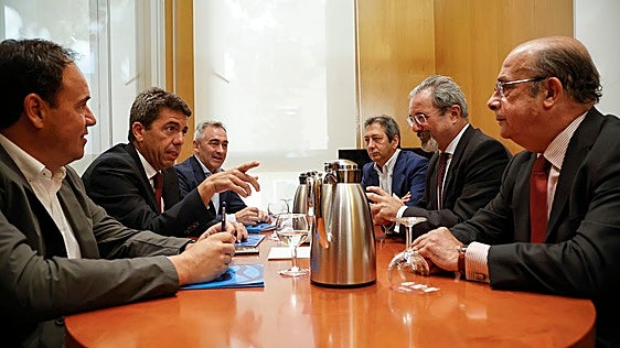 Génova normaliza su relación con Vox tres años después de atacar al PP valenciano por hacer lo mismo