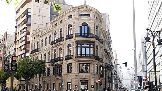 La firma valenciana nacida hace más de tres décadas que se incorpora a la calle Colón de Valencia