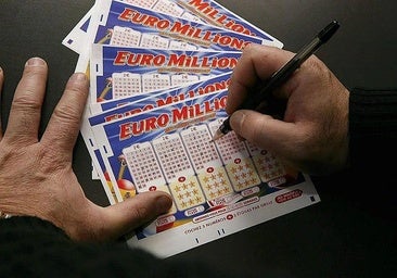 El Euromillones de hoy viernes deja un nuevo millonario en España y reparte 7 premios de 111.131,46 euros