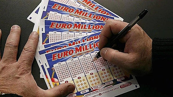 El Euromillones de hoy viernes deja un nuevo millonario en España y reparte 7 premios de 111.131,46 euros