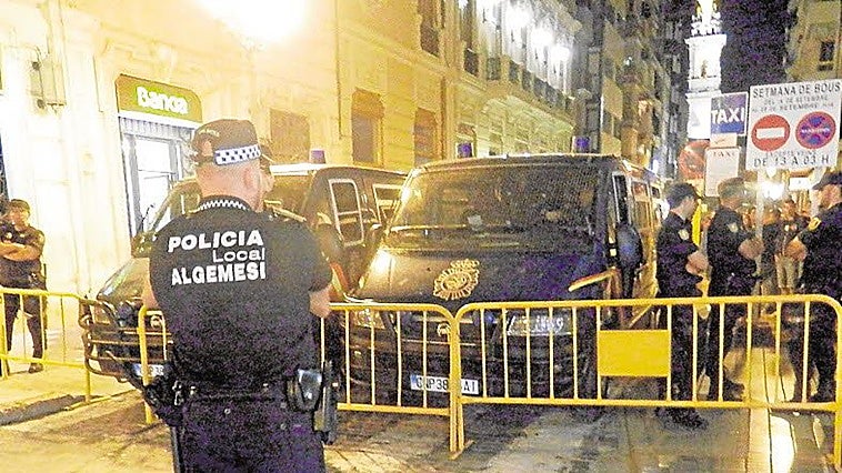 Dos policías fuera de servicio detienen a un toxicómano tras acuchillar a una mujer en Algemesí