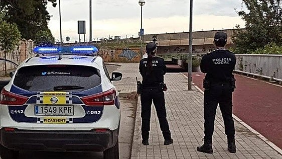 Identifican a un menor como autor de actos vandálicos en la valla de un campo de fútbol de Picassent