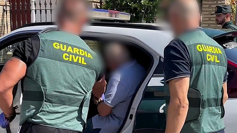 La jueza encarcela a los dos hombres que se tirotearon en plena calle en Albal por riesgo de que intenten matarse otra vez