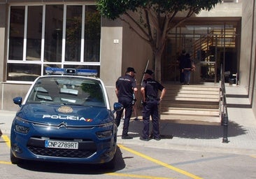 Violencia escolar en Gandia: un menor propina una bofetada y una patada a un profesor que medió en una pelea