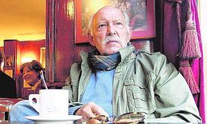 Álvaro de Luna, ayer en la mesa de los cómicos del Café Gijón. / E. MEGÍAS