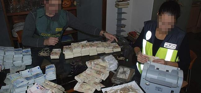 La Policía Nacional y la Guardia Civil han decomisado 330 Kilos de cocaína y 1,5 millones en efectivo. / Efe | Vídeo: Atlas