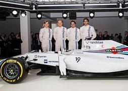 El equipo de pilotos de Williams posa junto al nuevo monoplaza. / Efe