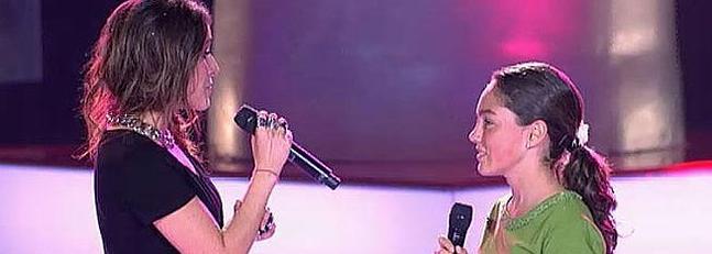 María Parrado interpreta una canción con Malú. / Telecinco