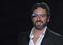 El cofundador de Google, Sergey Brin, con las gafas. / Archivo