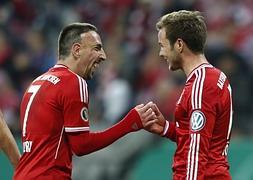 Goetze (d) celebra con Franck Ribery (i) su gol/ Michaela Rehle (REUTERS)
