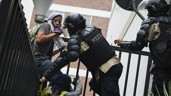 Represión de una manifestación en Venezuela. 