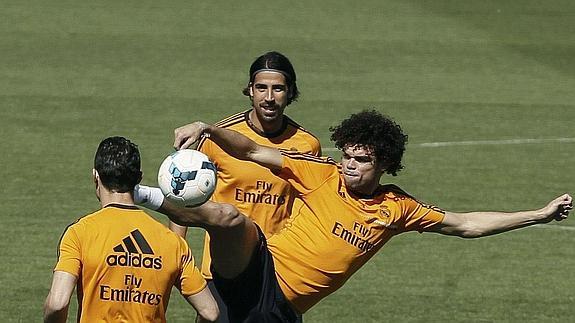 Pepe entrena con el grupo.