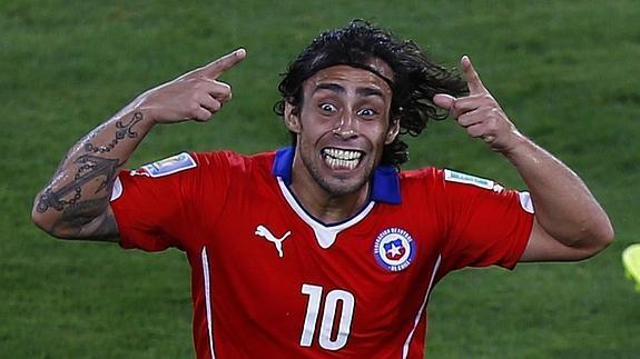 Jorge Valdivia celebra su gol ante Alemania. 