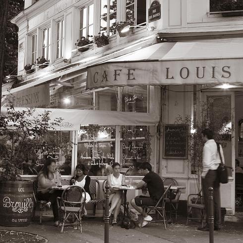 Terraza de una cafetería parisina, ciudad donde el café es una auténtica religión.