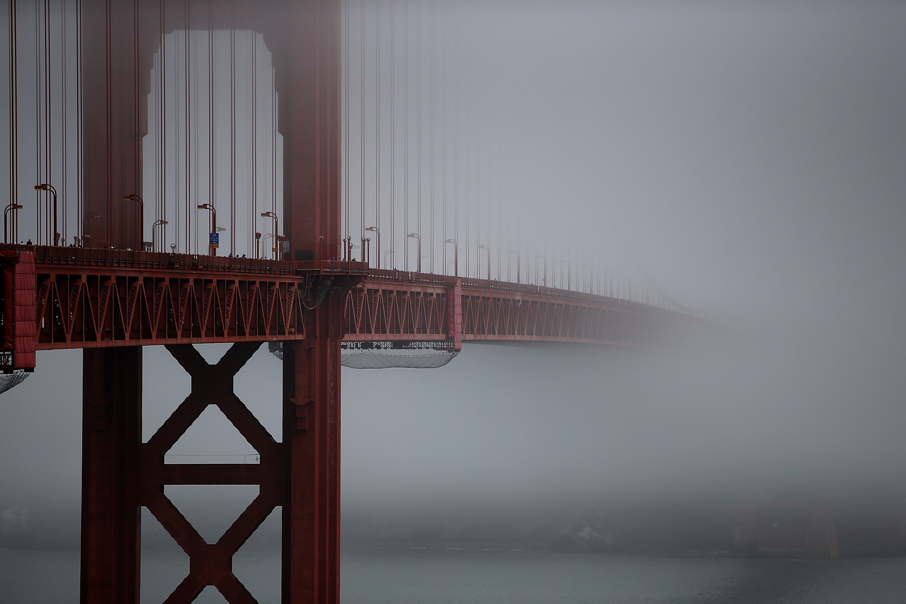 El Golden Gate de San Francisco, entre la niebla. 