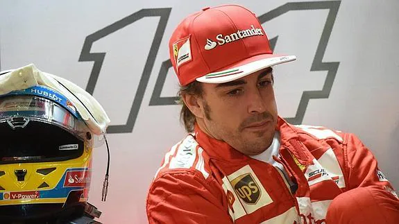 Alonso, pensativo durante el GP de Gran Bretaña. 