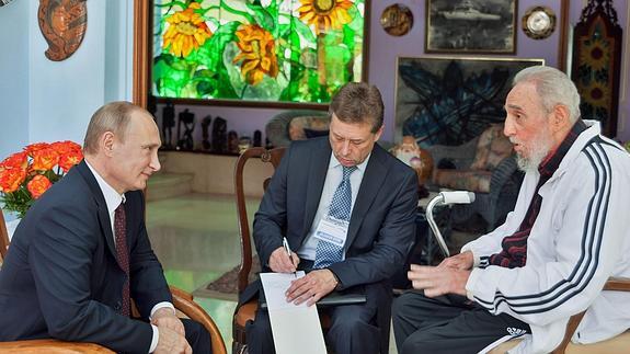 Putin, junto a Fidel Castro. 