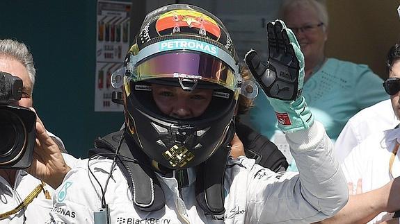  Rosberg celebra la pole. 