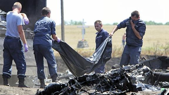 Los prorrusos entregan a Malasia las cajas negras del MH17