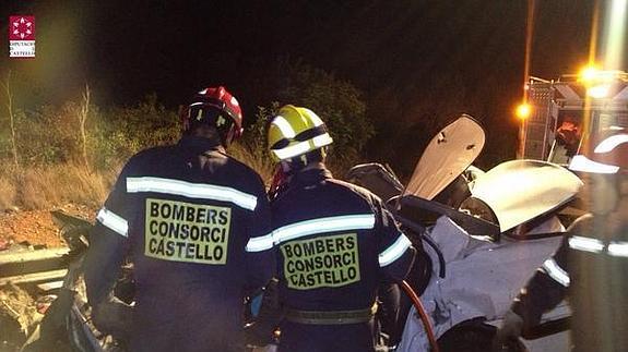 Los bomberos, en el lugar del suceso. 