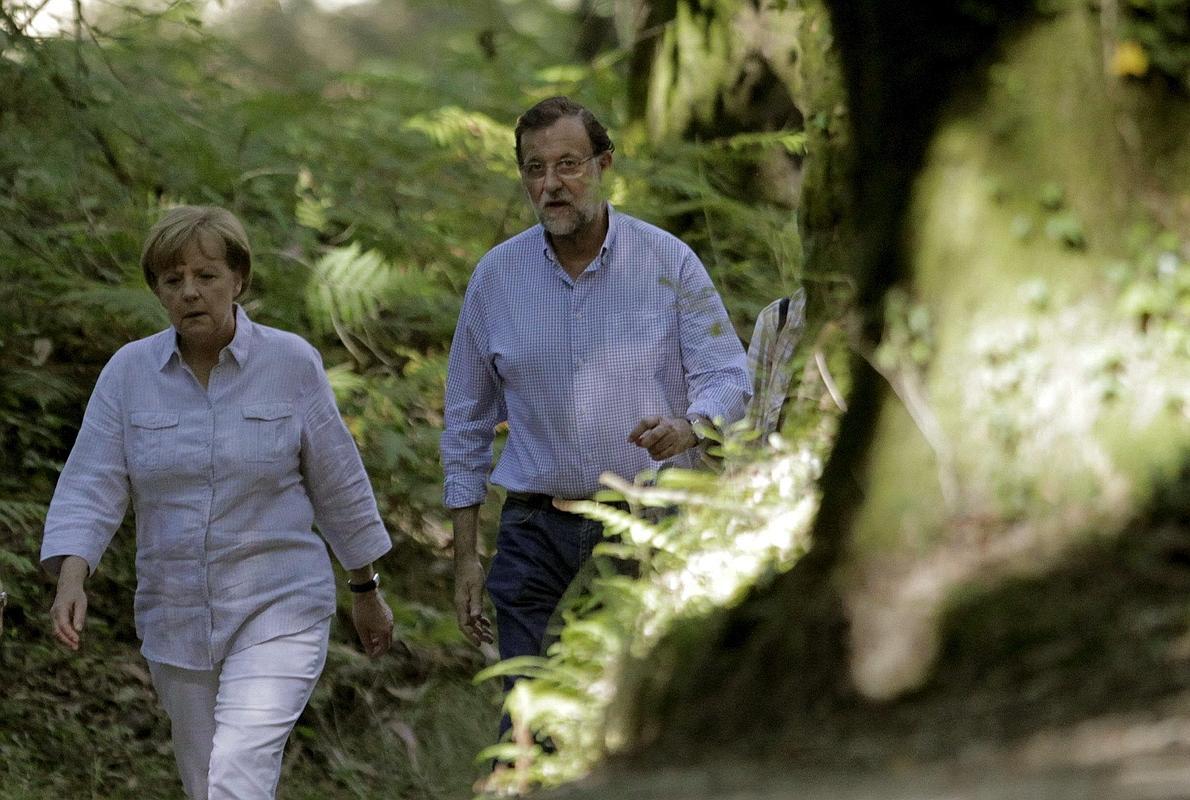 Merkel y Rajoy, durante la caminata. 