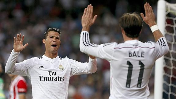 Cristiano (i) y Bale celebran un gol. 