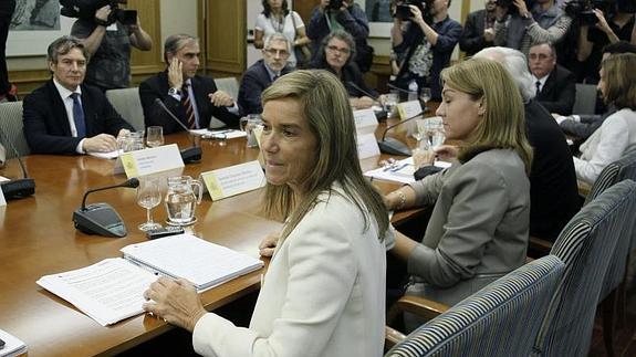 Ana Mato , durante la reunión 