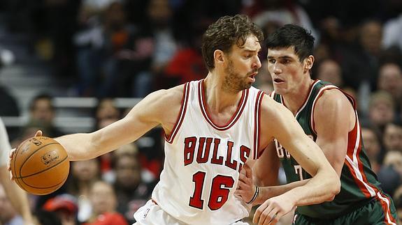 Pau Gasol, durante el partido ante los Bucks. 