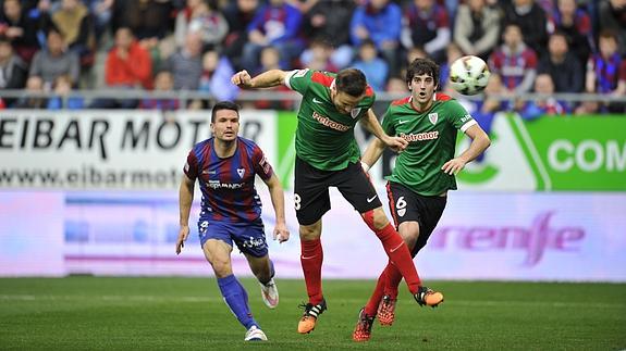Gurpegui marca de cabeza el gol del triunfo. 