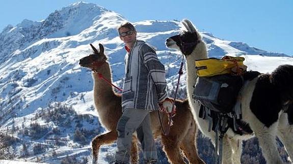 Un usuario dando un paseo por la estación con llamas