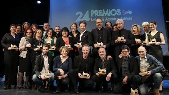Foto de familia de los premiados 