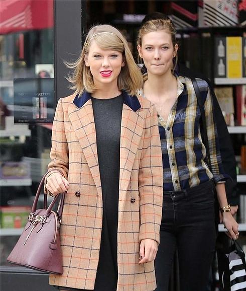 Taylor Swift y Karlie Kloss, íntimas amigas. 
