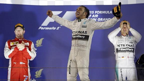 Hamilton celebra su victoria. 