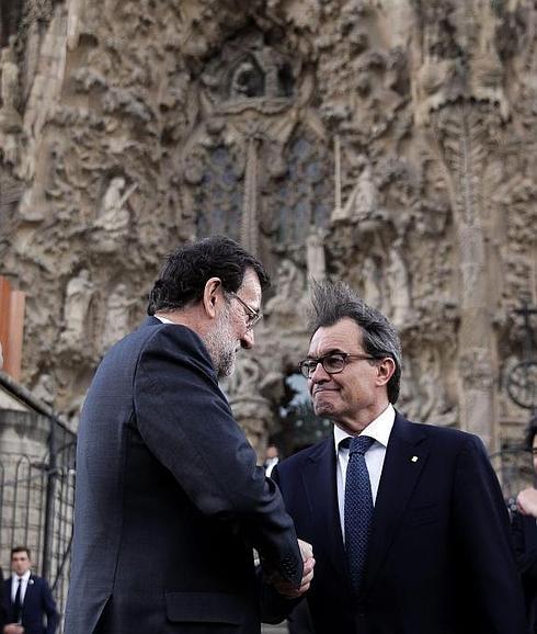 Rajoy y Mas, durante el funeral por las víctimas de Germanwings.
