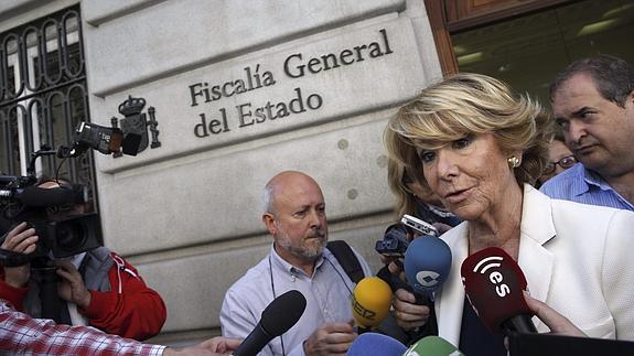 Esperanza Aguirre, ayer, en la Fiscalía.