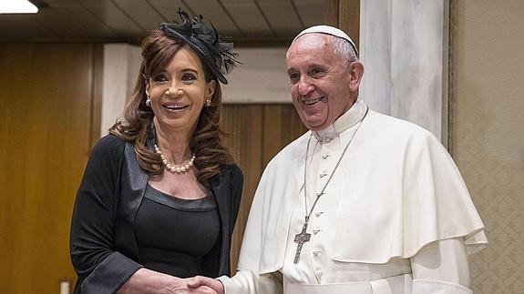 Cristina Fernández, junto al papa Francisco.