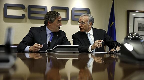 Los presidentes de la CEOE, Juan Rosell (i), y CaixaBank, Isidro Fainé.